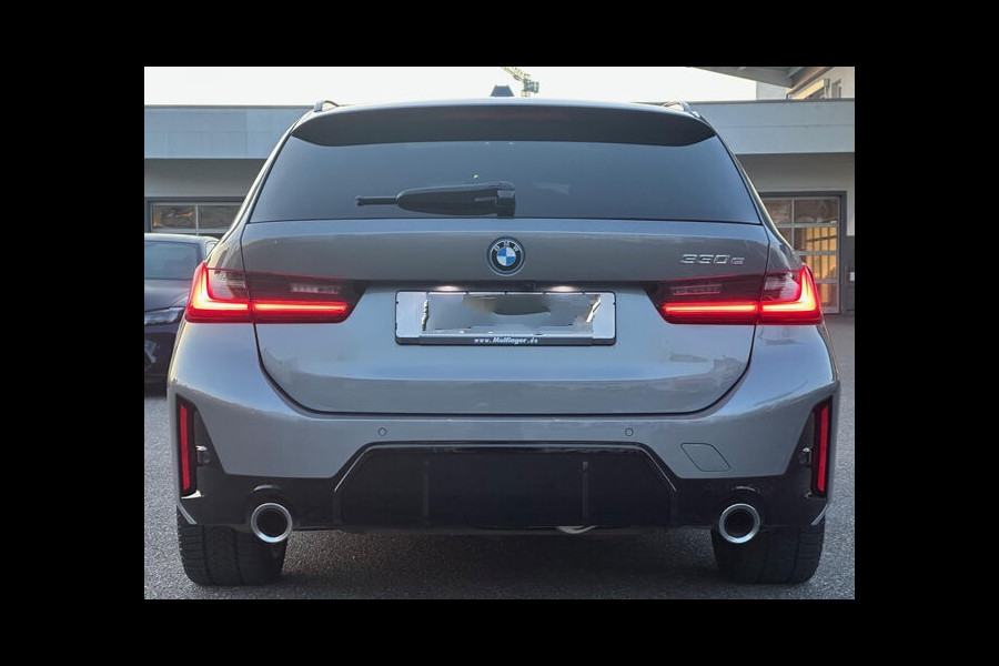 BMW 3 Serie Touring 330e M-SPORT ** ADAPT. LED, LEDER, NAVI+, PANORAMA, TREKH, 19-inch LMV, H&K SOUND ** 1e EIG - UNFALLFREI ** ** INFORMEER OOK NAAR ONZE AANTREKKELIJKE FINANCIAL-LEASE TARIEVEN **