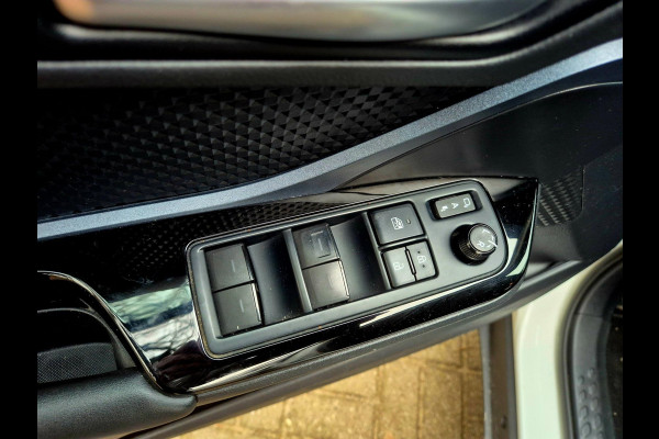 Toyota C-HR 1.8 Hybrid Dynamic . Camera. 18 inch . Apple carplay