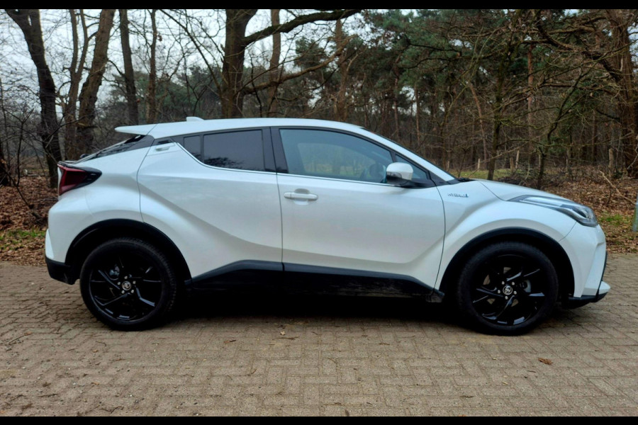 Toyota C-HR 1.8 Hybrid Dynamic . Camera. 18 inch . Apple carplay