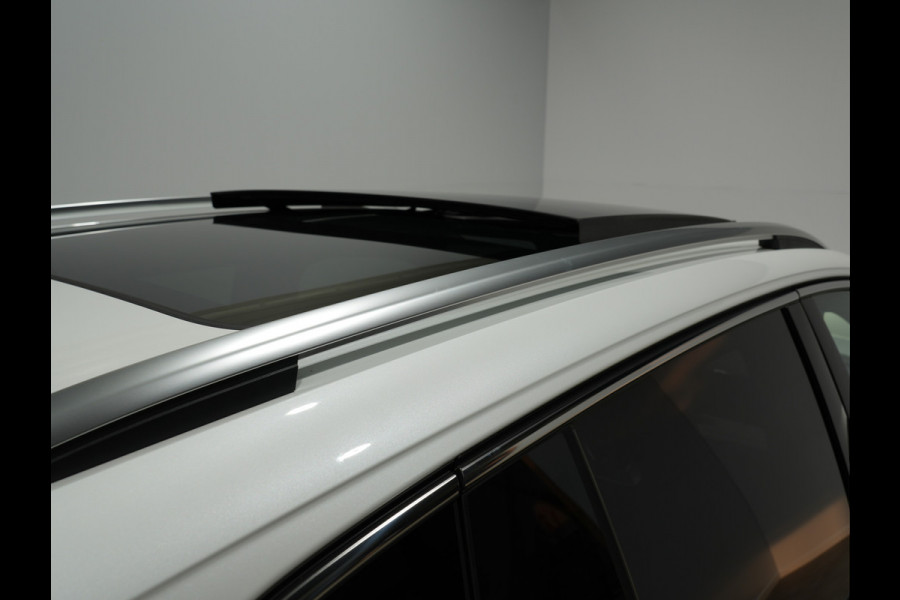 Volkswagen Tiguan 1.5 eHybrid 204pk R-Line Edition Panorama Navigatie Stoel/Stuurverwarming 360 Camera Carplay