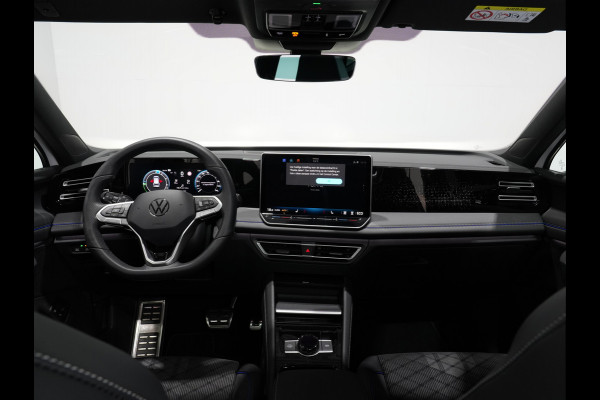 Volkswagen Tiguan 1.5 eHybrid 204pk R-Line Edition Panorama Navigatie Stoel/Stuurverwarming 360 Camera Carplay