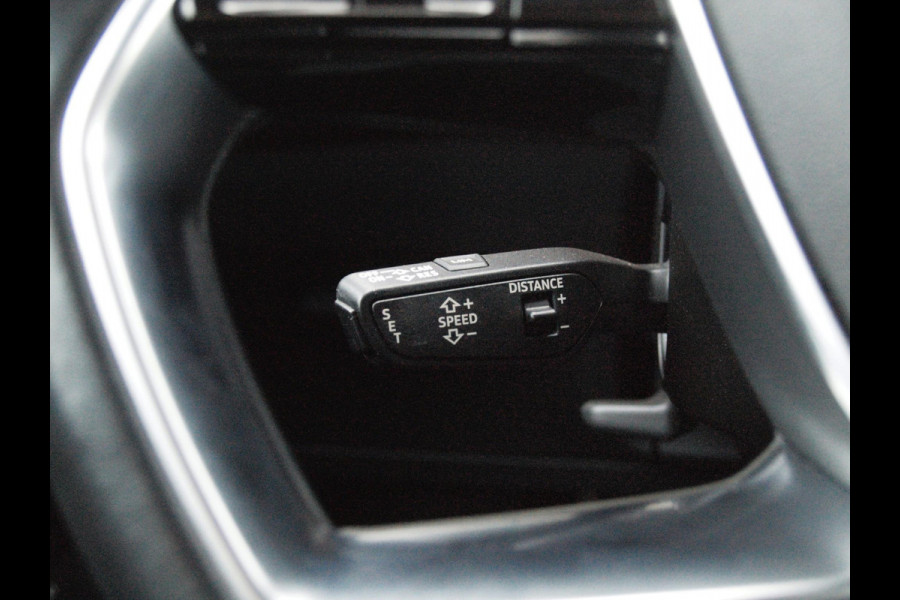 Audi e-tron 55 quattro Business edition Plus 95 kWh | SOH 95% | Panoramadak | B&O | Camera | Sfeerverlichting | Cruise Control |