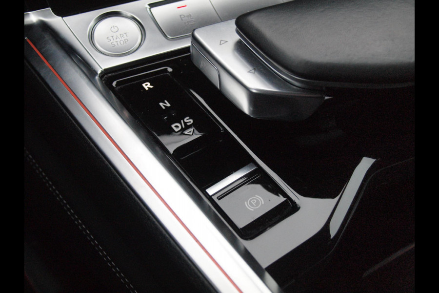 Audi e-tron 55 quattro Business edition Plus 95 kWh | SOH 95% | Panoramadak | B&O | Camera | Sfeerverlichting | Cruise Control |