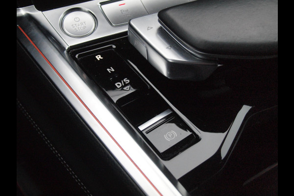 Audi e-tron 55 quattro Business edition Plus 95 kWh | SOH 95% | Panoramadak | B&O | Camera | Sfeerverlichting | Cruise Control |