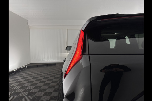 Kia Niro 1.6 GDi Hybrid DynamicPlusLine (INCL-BTW) Aut. *PANO | HEAD-UP | LEATHER | DIGI-COCKPIT | NAVI-FULLMAP | DAB | ADAPT.CRUISE | CAMERA | COMFORT-SEATS | KEYLESS | DIGI-COCKPIT | SHIFT-PADDLES | HEATED-SEATS | CARPLAY | LANE-