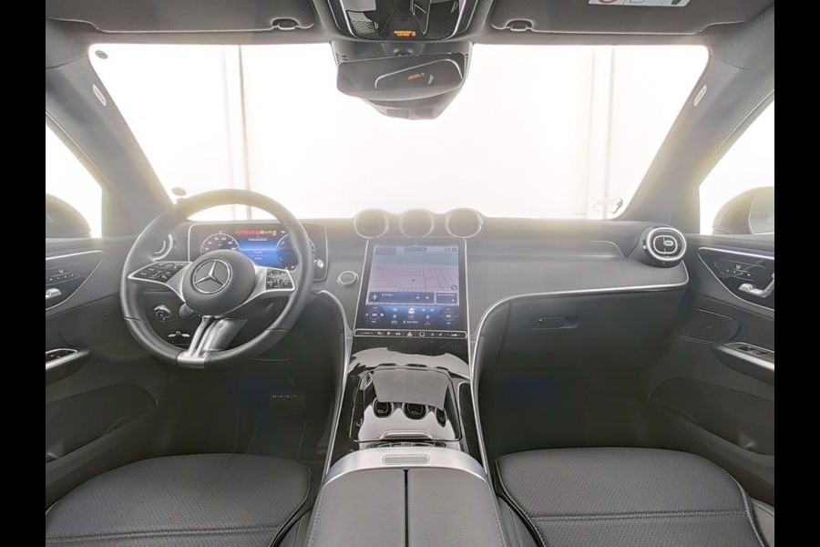 Mercedes-Benz GLC Coupé 300 e 4MATIC Plug-In Hybride Trekhaak | Alarm Klasse 3 | Rijassistentiepakket plus | Stuur en Stoelverwarming | Parkeerpakket met 360°-camera | Distronic.