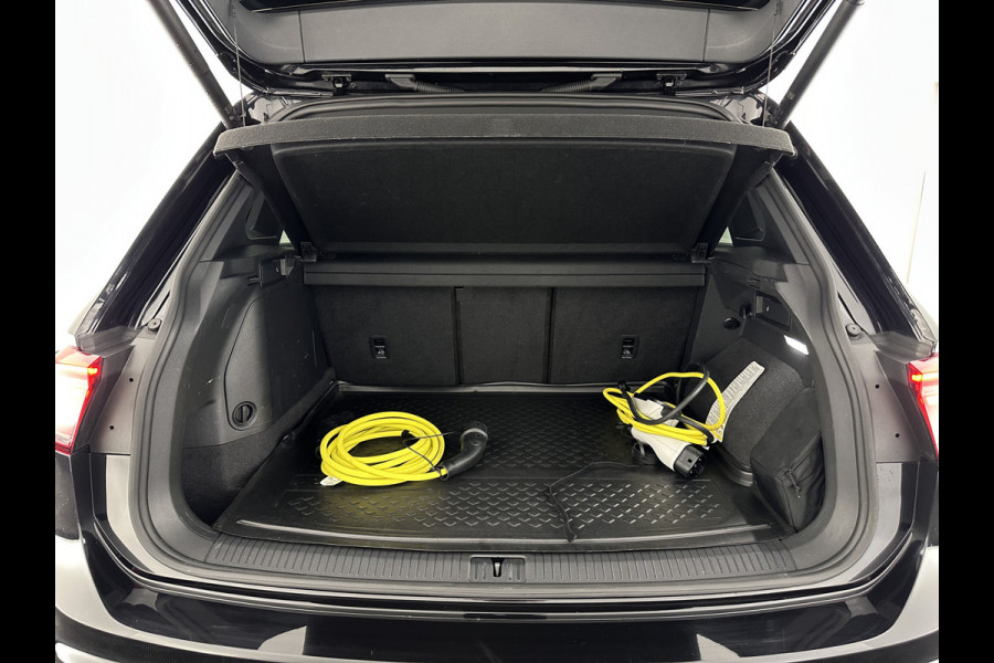 Volkswagen Tiguan 1.4 TSI eHybrid R-Line Business (INCL.BTW) *HEAD-UP | FULL-LED | ADAPTIVE-CRUISE | TOP-VIEW | KEYLESS | DIGI-COCKPIT | HEATED-COMFORTSEATS | NAV-FULLMAP | DAB+ | PRIVACY-GLASS | ECC | PDC | 20''ALU