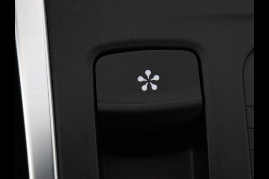 Renault Mégane 1.3 TCe Intens | Head-Up | Trekhaak | Camera | Carplay | Navigatie | Full LED | Keyless | Climate control | Cruise control | Bluetooth | Getint glas