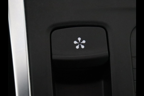 Renault Mégane 1.3 TCe Intens | Head-Up | Trekhaak | Camera | Carplay | Navigatie | Full LED | Keyless | Climate control | Cruise control | Bluetooth | Getint glas