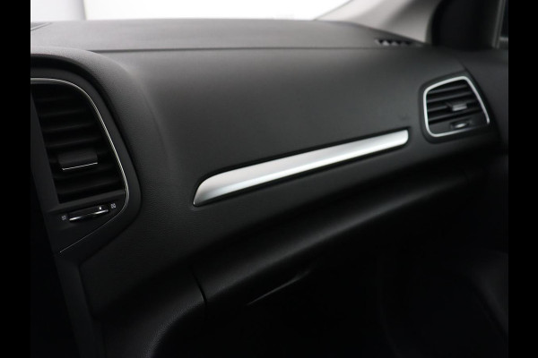 Renault Mégane 1.3 TCe Intens | Head-Up | Trekhaak | Camera | Carplay | Navigatie | Full LED | Keyless | Climate control | Cruise control | Bluetooth | Getint glas