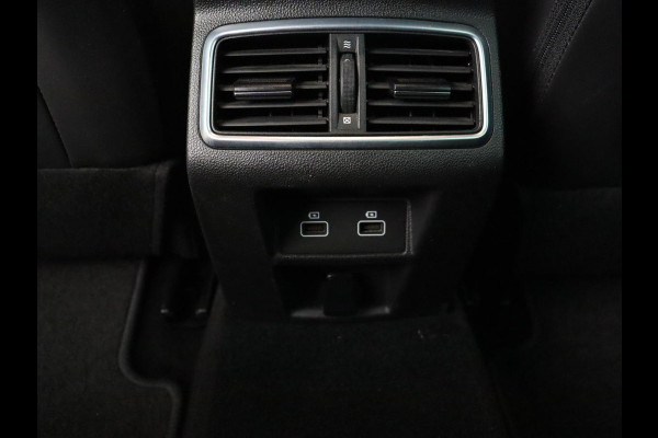 Renault Mégane 1.3 TCe Intens | Head-Up | Trekhaak | Camera | Carplay | Navigatie | Full LED | Keyless | Climate control | Cruise control | Bluetooth | Getint glas