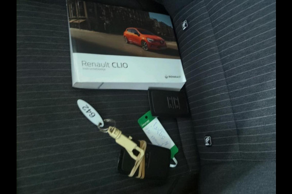 Renault Clio 1.6 E-Tech Hybrid 140 Intens Airco ECC Carplay Navi Cruise Control PDC VA + 360 Camera Full LED 16" LM Velgen