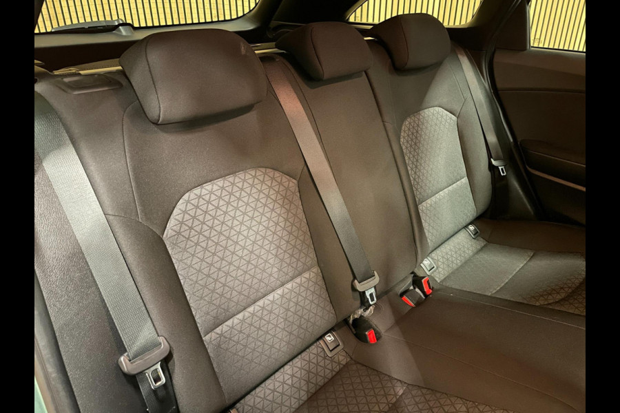 Kia Ceed Sportswagon 1.5 T-GDi DynamicLine|160PK|AUTOMAAT|TREKHAAK|ACC|CARPLAY+ANDROID|STOEL+STUURVERW|CAMERA|CLIMA+CRUISE|1e EIG|
