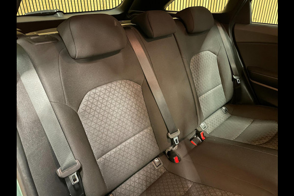 Kia Ceed Sportswagon 1.5 T-GDi DynamicLine|160PK|AUTOMAAT|TREKHAAK|ACC|CARPLAY+ANDROID|STOEL+STUURVERW|CAMERA|CLIMA+CRUISE|1e EIG|