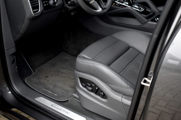 Porsche Cayenne Coupé 3.0 E-Hybrid 462pk SportDesign Techart | Pano | ACC | 22'' Wielen | PDLS+ Matrix | Alcantara dakhemel | Matrix PDLS+ |