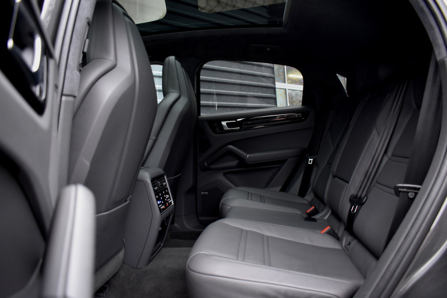 Porsche Cayenne Coupé 3.0 E-Hybrid 462pk SportDesign Techart | Pano | ACC | 22'' Wielen | PDLS+ Matrix | Alcantara dakhemel | Matrix PDLS+ |