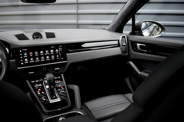 Porsche Cayenne Coupé 3.0 E-Hybrid 462pk SportDesign Techart | Pano | ACC | 22'' Wielen | PDLS+ Matrix | Alcantara dakhemel | Matrix PDLS+ |