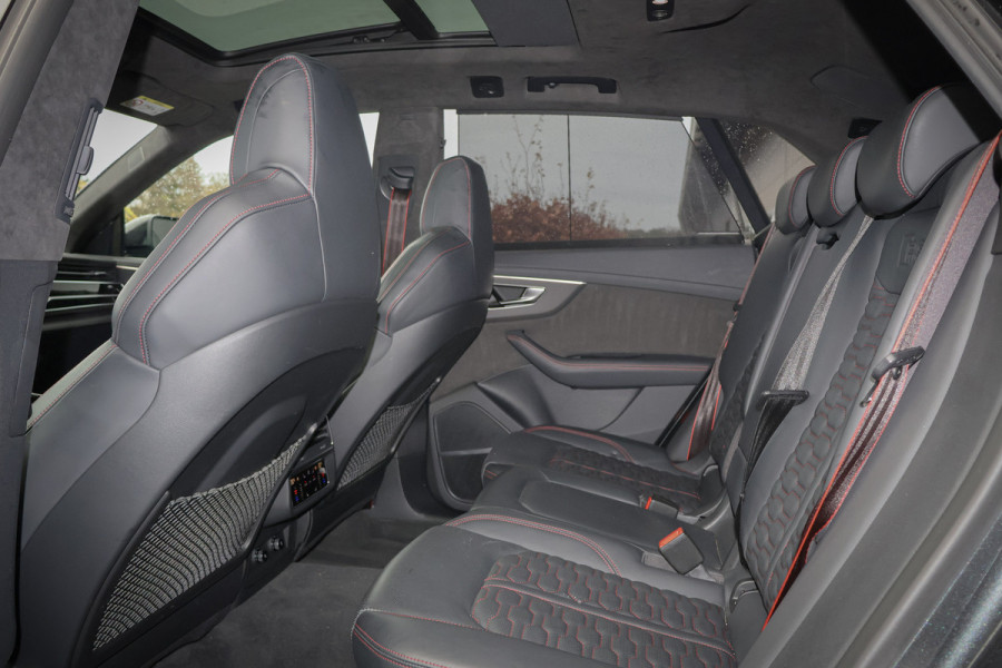 Audi RSQ8 RS Q8 quattro | RS DYNAMIC PACK 305KM/H | KERAMISCH | B&O 3D | 4W-BESTURING | PANORAMADAK | STOELKOELING/VERWARMING/MASSAGE | 23 RSQ8