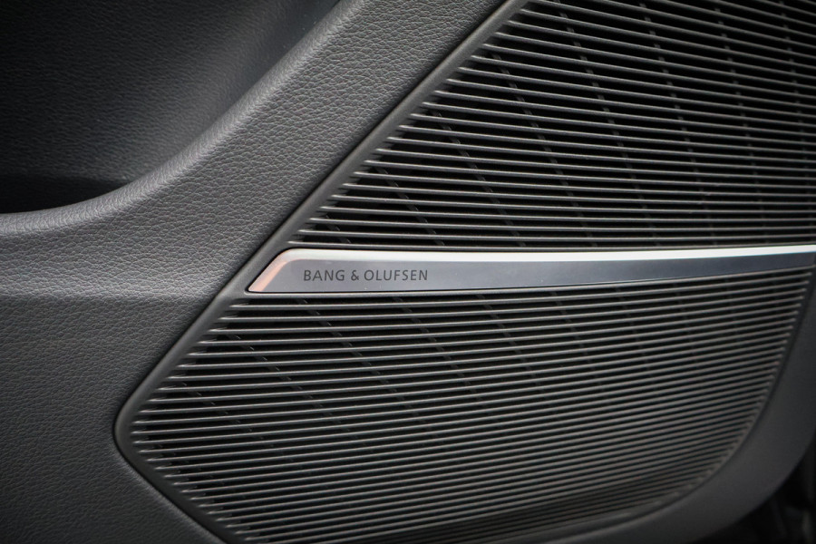 Audi RSQ8 RS Q8 quattro | RS DYNAMIC PACK 305KM/H | KERAMISCH | B&O 3D | 4W-BESTURING | PANORAMADAK | STOELKOELING/VERWARMING/MASSAGE | 23 RSQ8