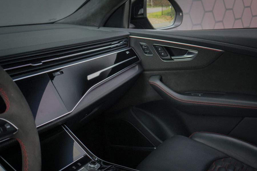 Audi RSQ8 RS Q8 quattro | RS DYNAMIC PACK 305KM/H | KERAMISCH | B&O 3D | 4W-BESTURING | PANORAMADAK | STOELKOELING/VERWARMING/MASSAGE | 23 RSQ8