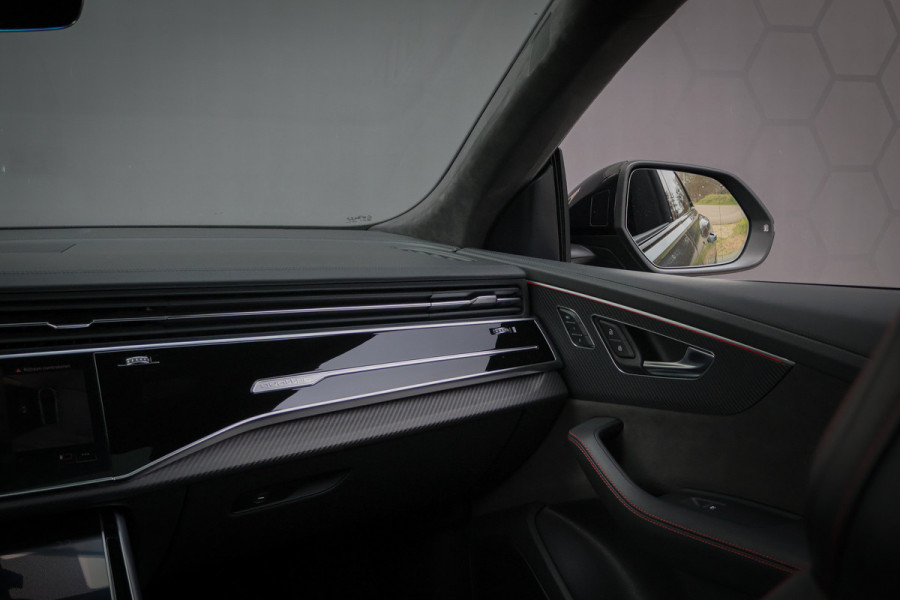 Audi RSQ8 RS Q8 quattro | RS DYNAMIC PACK 305KM/H | KERAMISCH | B&O 3D | 4W-BESTURING | PANORAMADAK | STOELKOELING/VERWARMING/MASSAGE | 23 RSQ8
