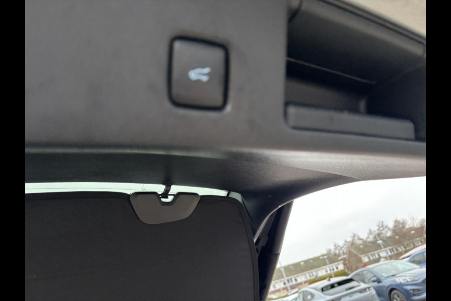 Ford Kuga 2.5 PHEV ST-Line X | Orig. NL Auto | Panormadak | 19 inch | Wegklapbare trekhaak | 19 inch | Winter Pack | Head up Display | Adaptieve LED
