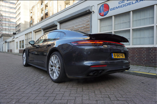 Porsche Panamera 4.0 GTS V8 BiTurbo | Sport Chrono | Luchtvering | Panoramadak | Adaptive + Lane | 4x Memory Verwarming Koeling | Soft close | Sfeerverlichting | Nieuwprijs ca € 226.000,-