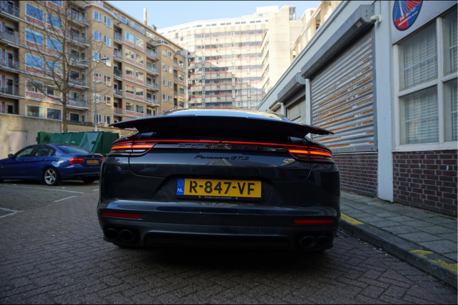 Porsche Panamera 4.0 GTS V8 BiTurbo | Sport Chrono | Luchtvering | Panoramadak | Adaptive + Lane | 4x Memory Verwarming Koeling | Soft close | Sfeerverlichting | Nieuwprijs ca € 226.000,-