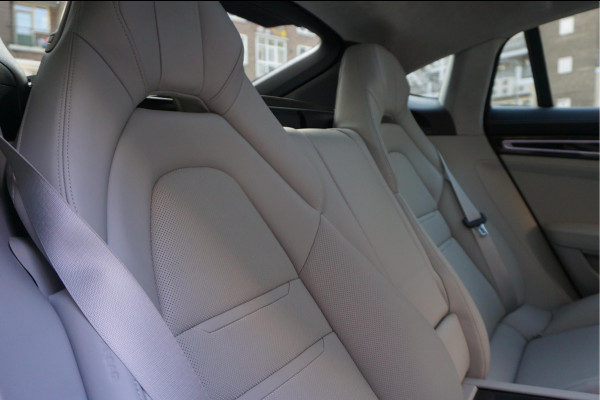 Porsche Panamera 4.0 GTS V8 BiTurbo | Sport Chrono | Luchtvering | Panoramadak | Adaptive + Lane | 4x Memory Verwarming Koeling | Soft close | Sfeerverlichting | Nieuwprijs ca € 226.000,-