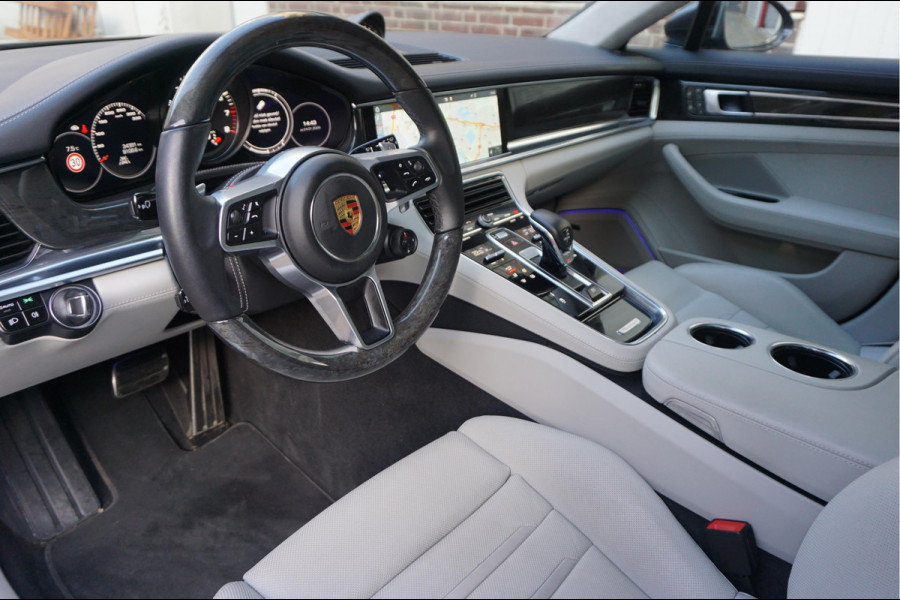 Porsche Panamera 4.0 GTS V8 BiTurbo | Sport Chrono | Luchtvering | Panoramadak | Adaptive + Lane | 4x Memory Verwarming Koeling | Soft close | Sfeerverlichting | Nieuwprijs ca € 226.000,-