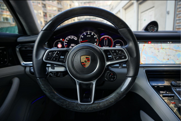 Porsche Panamera 4.0 GTS V8 BiTurbo | Sport Chrono | Luchtvering | Panoramadak | Adaptive + Lane | 4x Memory Verwarming Koeling | Soft close | Sfeerverlichting | Nieuwprijs ca € 226.000,-