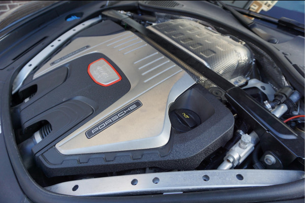 Porsche Panamera 4.0 GTS V8 BiTurbo | Sport Chrono | Luchtvering | Panoramadak | Adaptive + Lane | 4x Memory Verwarming Koeling | Soft close | Sfeerverlichting | Nieuwprijs ca € 226.000,-