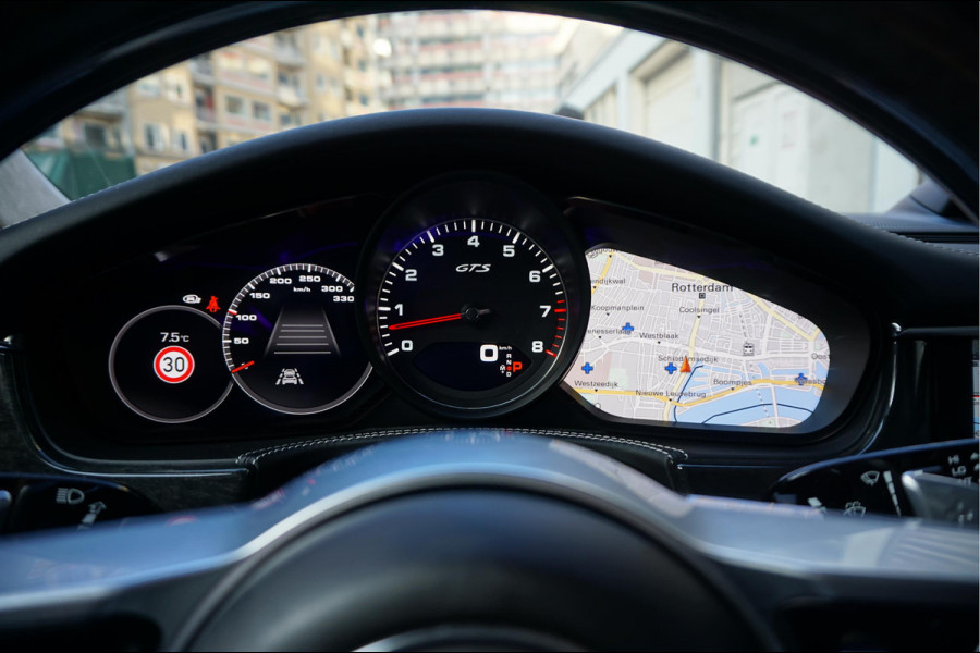 Porsche Panamera 4.0 GTS V8 BiTurbo | Sport Chrono | Luchtvering | Panoramadak | Adaptive + Lane | 4x Memory Verwarming Koeling | Soft close | Sfeerverlichting | Nieuwprijs ca € 226.000,-