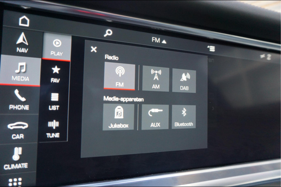 Porsche Panamera 4.0 GTS V8 BiTurbo | Sport Chrono | Luchtvering | Panoramadak | Adaptive + Lane | 4x Memory Verwarming Koeling | Soft close | Sfeerverlichting | Nieuwprijs ca € 226.000,-