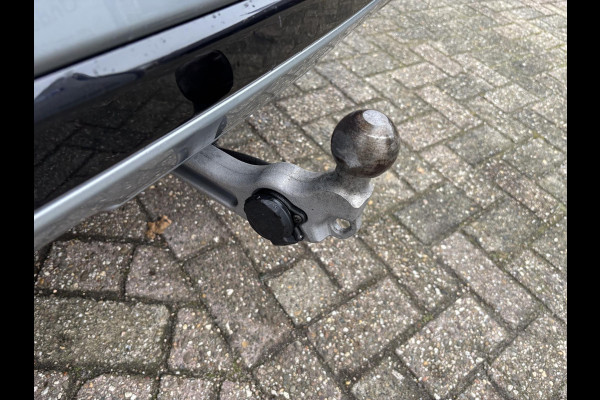 Ford Kuga 2.5 PHEV ST-Line X 243pk | orig. NL auto | Panoramadak | Wegklapbare trekhaak | Winter Pack | 19 inch | Adaptieve LED | Head up Display | Solar Silver