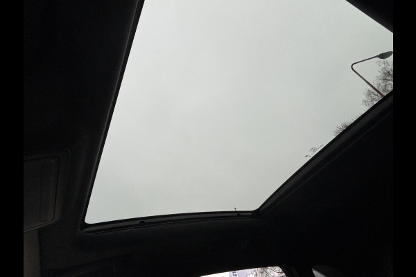 Ford Kuga 2.5 PHEV ST-Line X 243pk | orig. NL auto | Panoramadak | Wegklapbare trekhaak | Winter Pack | 19 inch | Adaptieve LED | Head up Display | Solar Silver