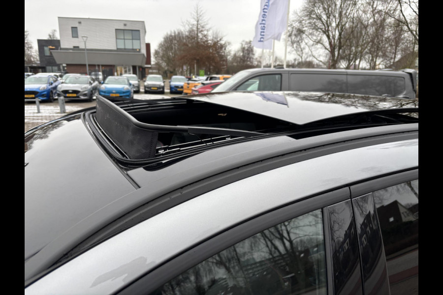 Ford Kuga 2.5 PHEV ST-Line X 243pk | orig. NL auto | Panoramadak | Wegklapbare trekhaak | Winter Pack | 19 inch | Adaptieve LED | Head up Display | Solar Silver
