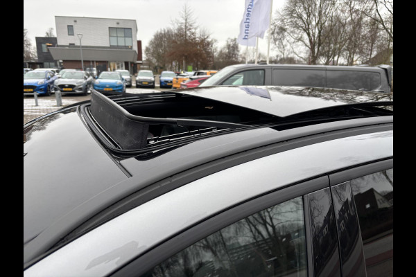 Ford Kuga 2.5 PHEV ST-Line X 243pk | orig. NL auto | Panoramadak | Wegklapbare trekhaak | Winter Pack | 19 inch | Adaptieve LED | Head up Display | Solar Silver