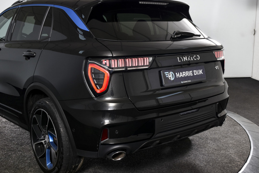 Lynk & Co 01 1.5 PHEV 261PK MY23 | Afn. Trekhaak | Donkere hemel | 360 Camera | 7.4 kWh Boordlader | S/K-panodak | Adapt. Cruise | Memory | Elek. klep | LM 20" | 1919