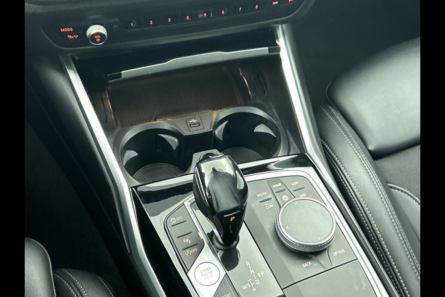 BMW 3 Serie Touring 320i Executive Edition(2e Eig, NL-auto, Dealer onderH, Navi Prof, Carplay, Sportstoelen, Parkeerhulp, Etc)