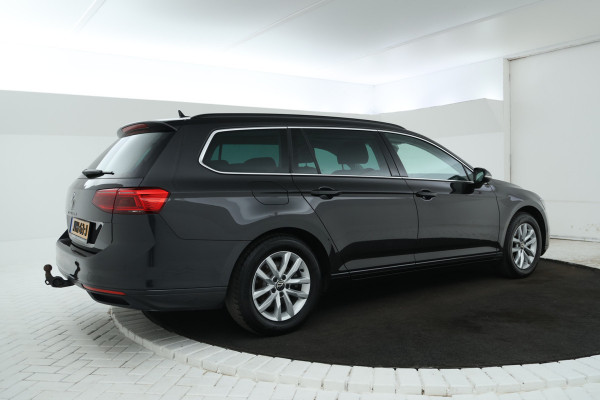 Volkswagen Passat Variant 1.5 TSI Elegance Business Trekhaak, Panorama, Navigatie, Stoelverwarming!