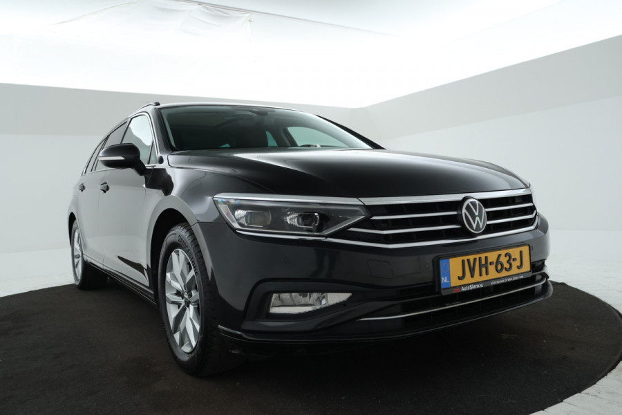 Volkswagen Passat Variant 1.5 TSI Elegance Business Trekhaak, Panorama, Navigatie, Stoelverwarming!