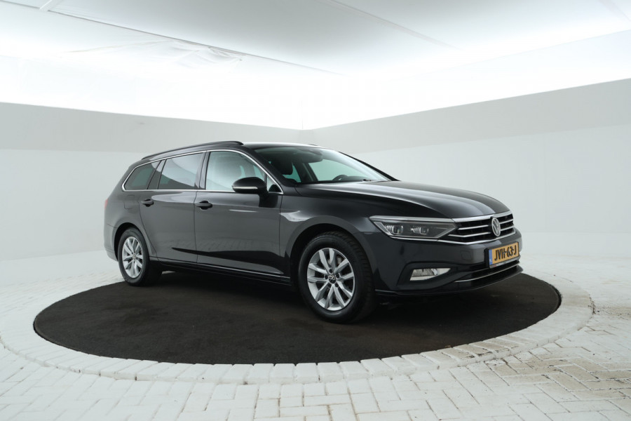 Volkswagen Passat Variant 1.5 TSI Elegance Business Trekhaak, Panorama, Navigatie, Stoelverwarming!
