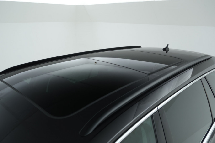 Volkswagen Passat Variant 1.5 TSI Elegance Business Trekhaak, Panorama, Navigatie, Stoelverwarming!