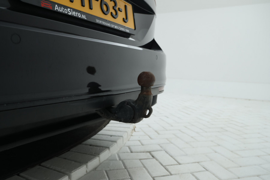Volkswagen Passat Variant 1.5 TSI Elegance Business Trekhaak, Panorama, Navigatie, Stoelverwarming!
