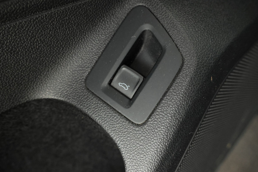 Volkswagen Passat Variant 1.5 TSI Elegance Business Trekhaak, Panorama, Navigatie, Stoelverwarming!