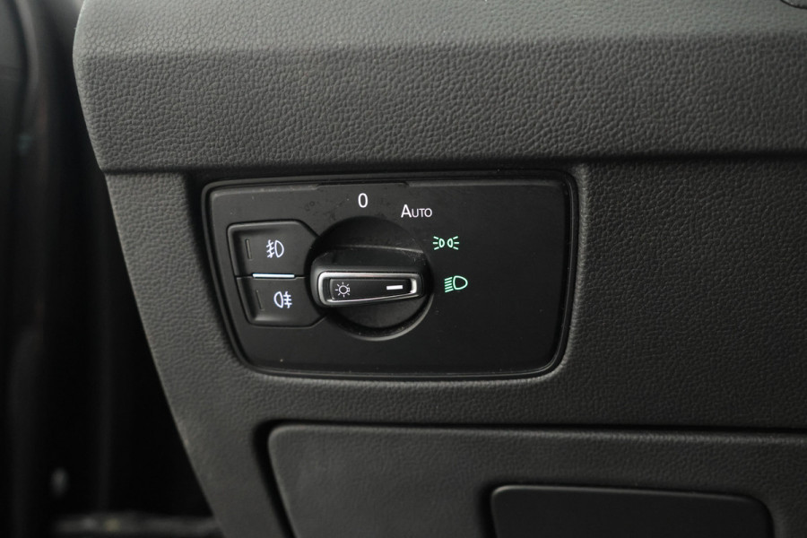 Volkswagen Passat Variant 1.5 TSI Elegance Business Trekhaak, Panorama, Navigatie, Stoelverwarming!