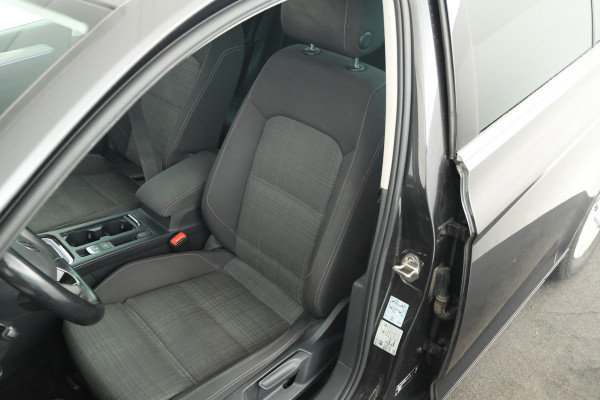 Volkswagen Passat Variant 1.5 TSI Elegance Business Trekhaak, Panorama, Navigatie, Stoelverwarming!