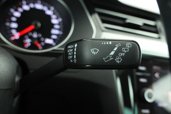 Volkswagen Passat Variant 1.5 TSI Elegance Business Trekhaak, Panorama, Navigatie, Stoelverwarming!