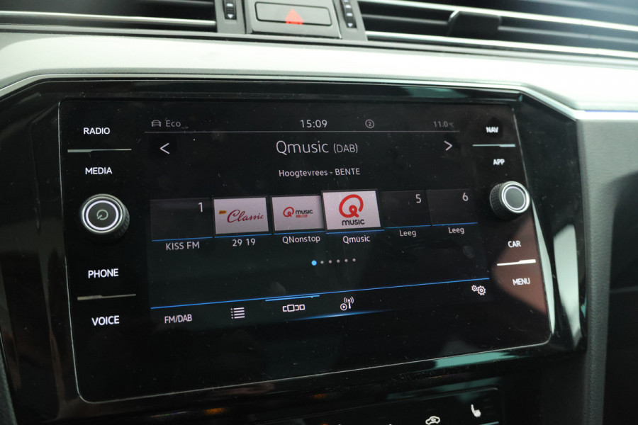 Volkswagen Passat Variant 1.5 TSI Elegance Business Trekhaak, Panorama, Navigatie, Stoelverwarming!